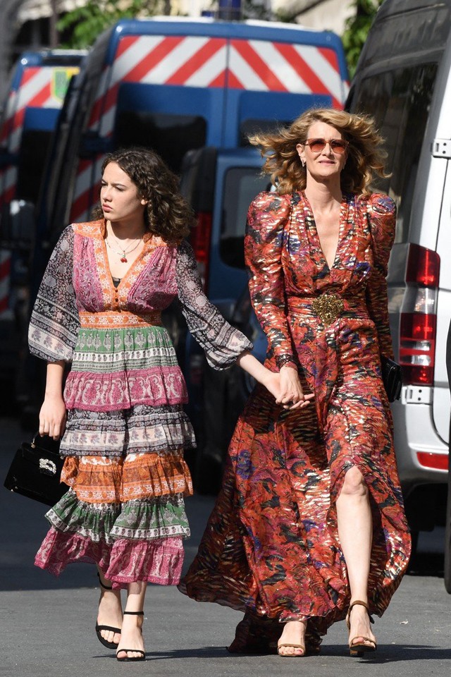 Óriási volt a sztárfelhozatal Zoe Kravitz esküvőjén Párizsban