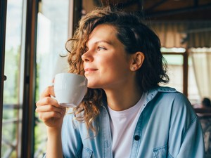 Ez a hétköznapi ital még a májbetegségeket is visszafordíthatja: ideje, hogy erre cseréld a kávédat