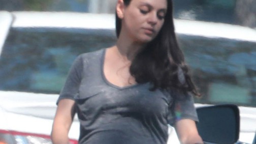 Mila Kunis sem bírja már a nagy terhes pocakját