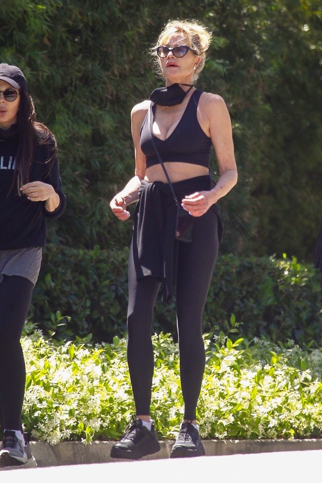 Egy perc néma csenddel tisztelegjünk a 62 éves Melanie Griffith alakja előtt!