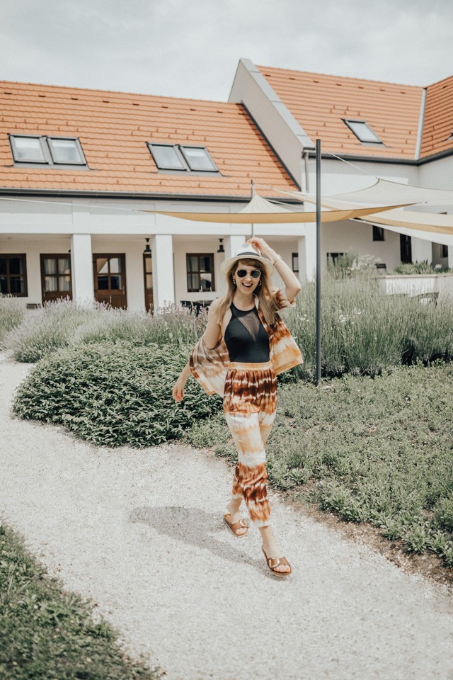 Imádjuk Lángi Dorka mai bohókás szettjét