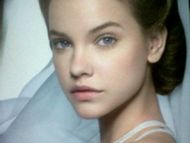 Palvin Barbi a Chanel arca