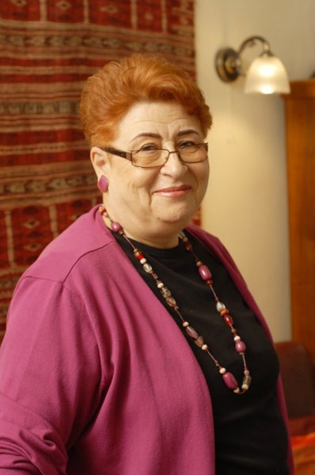 F. Dózsa Katalin 