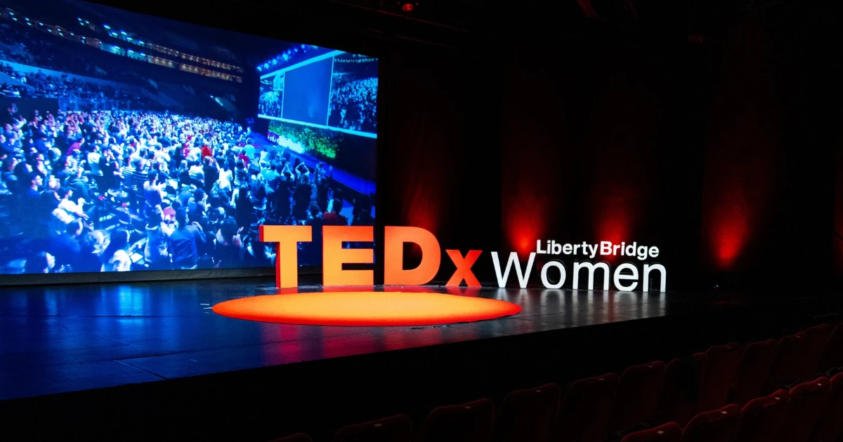 Renner Erika és Tombor Nelli egy színpadon: nehéz döntésekről és újrakezdésről szól az idei TEDxLibertyBridgeWomen