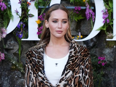 Jennifer Lawrence bemutatja 2024 nyarának legmenőbb ruhadarabját - Igen, erről a végtelenül egyszerű pólóról van szó!