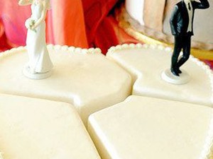 Ne csak az esküvőd ünnepeld meg! Íme a legújabb őrület: válóperes torták