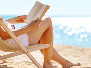 8 letehetetlen könyv, ami tökéletes választás, ha strandolni mész