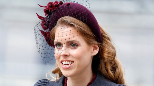 Beatrix hercegnő pucérruhájából ordít a meztelenség, első ránézésre el sem hittük, hogy ő van a képen