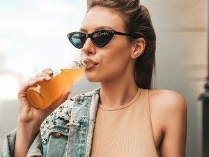 Milliók isznak belőle, pedig hajhullást okozhat ez a népszerű ital