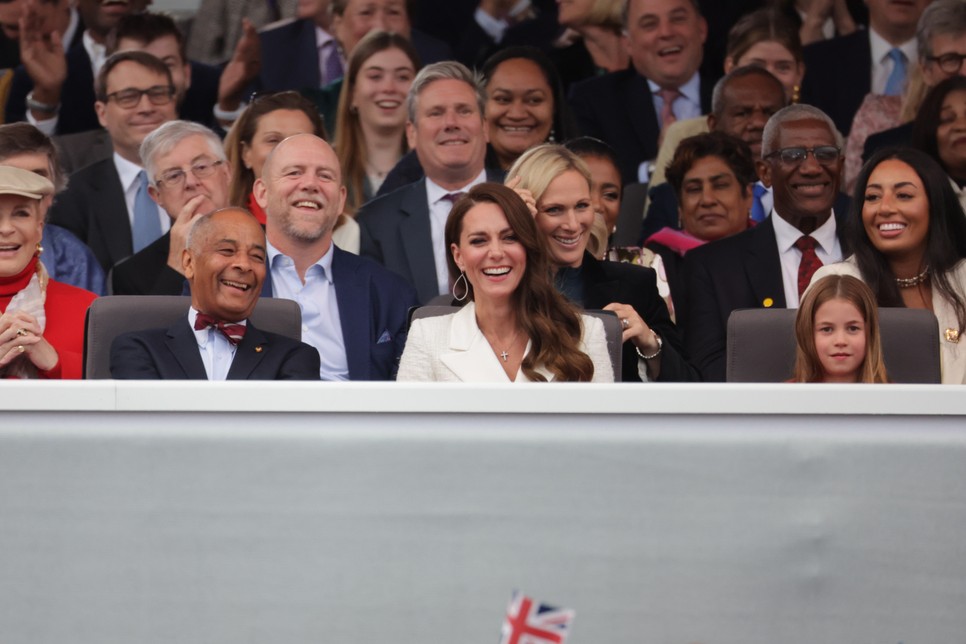 Kate Middleton stílusos szettje a hetvenes éveket idézi