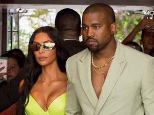 Kanye West PAPUCSBAN ment az esküvőre