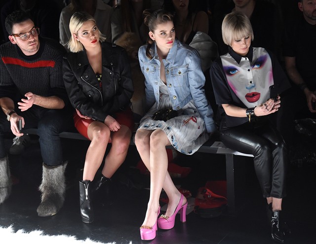 Palvin Barbara és Ashley Benson a Jeremy Scott show-n