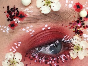 Virágok és falevél az arcodon? Igen! Ismerd meg a fiatal sminkművész, Ellie Costello világát!