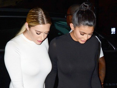 Kylie Jenner Insta-sztár barátnője 19 évesen műttette meg a melleit, de vajon jól tette?