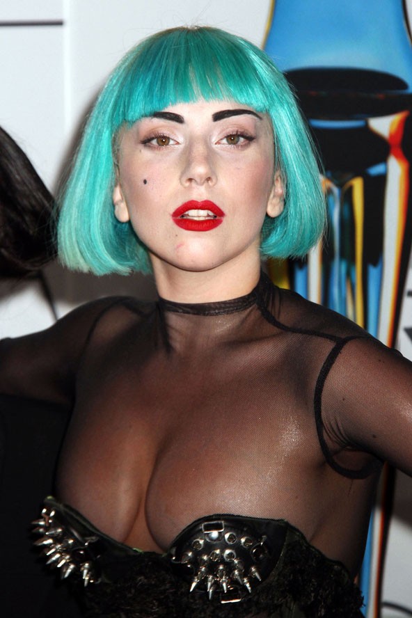 Bevalljuk, nekünk ez a türkíz paróka kifejezetten tetszik.