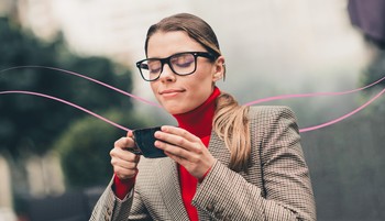 A koffeinmentes kávé és a fehérjepor is tiltólistás a neurológusok szerint, itt a teljes lista, mit nem fogyasztanának soha 