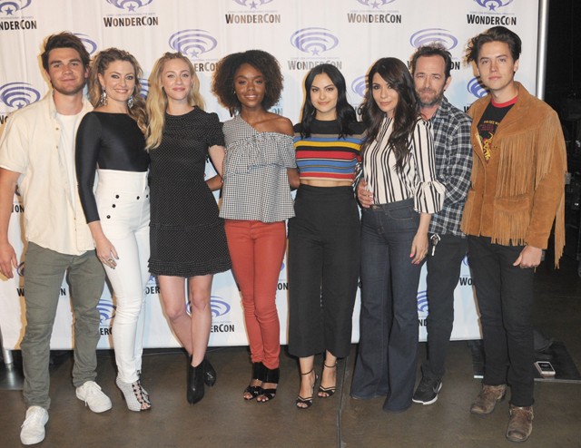 Megható módon emlékeztek meg Luke Perry-ről a Riverdale szereplői