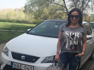 Bús Edina ilyen szettben utazik