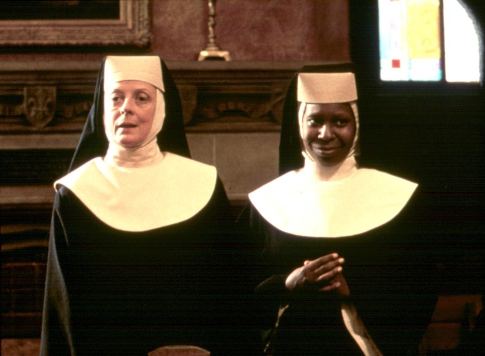 Maggie Smith és Whoopi Goldberg az 1992-es Apáca Show-ban