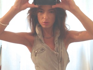 Nóra ma dolgozik a mixen, a szetten nem kell neki