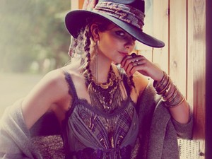 Mihalik Enikő modern hippiként is gyönyörű