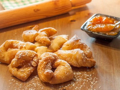 Készítsd el a nagyik bombabiztos édességét: íme a csörögefánk receptje!