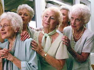 Hogy tetszik lenni? - Önkéntes program a magányos időseknek