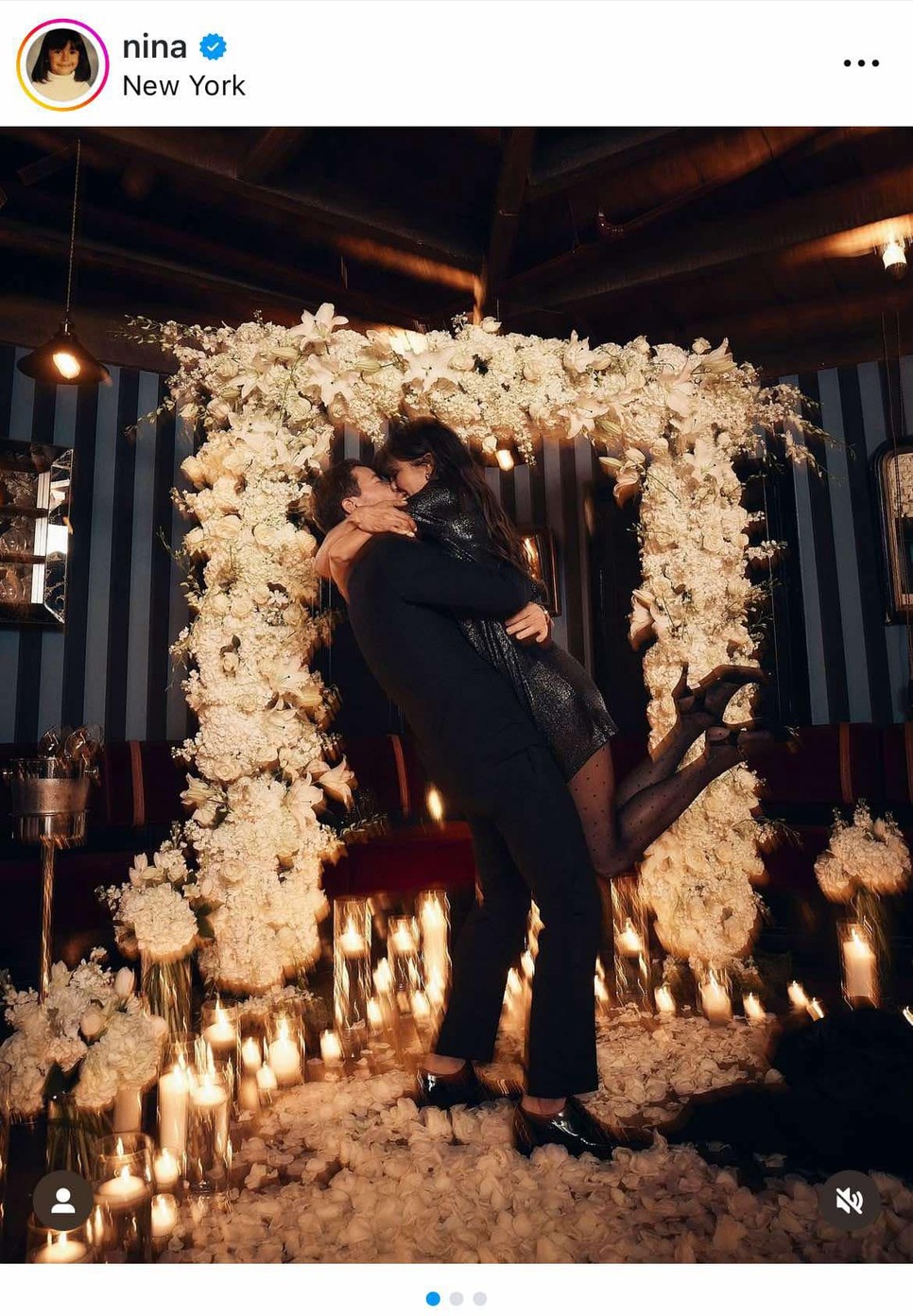 Nina Dobrev egy rózsákkal díszített boltív alatt mondta ki az igent