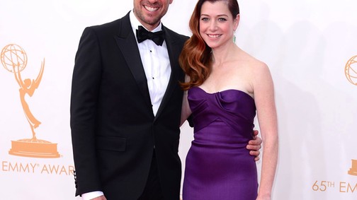 Alyson Hannigan tökéletes lila szettben az Emmy gálán