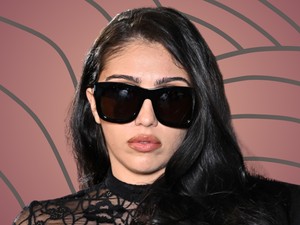 Madonna lányának ruhája alig takar valamit: Lourdes áttetsző fekete csipkében lépett utcára