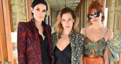 Bruce Willis és Demi Moore lányai közösen pucérkodnak egy fürdőkádban!