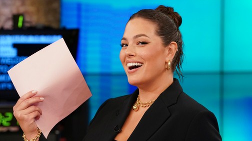 Gigantikus a várandós Ashley Graham pocakja már