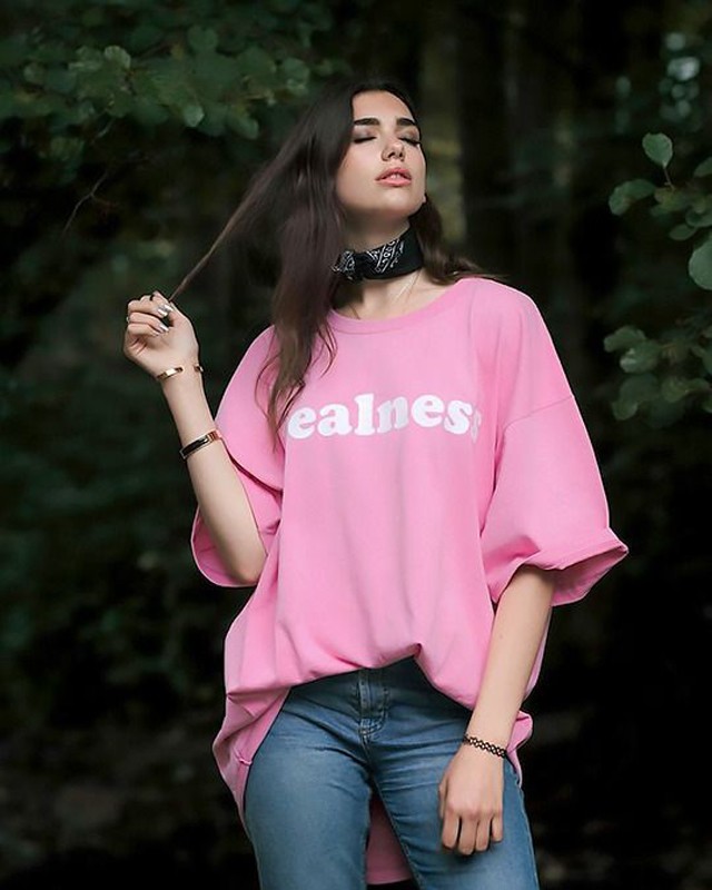 Dua Lipa öltözködési stílusának 10 alapszabálya