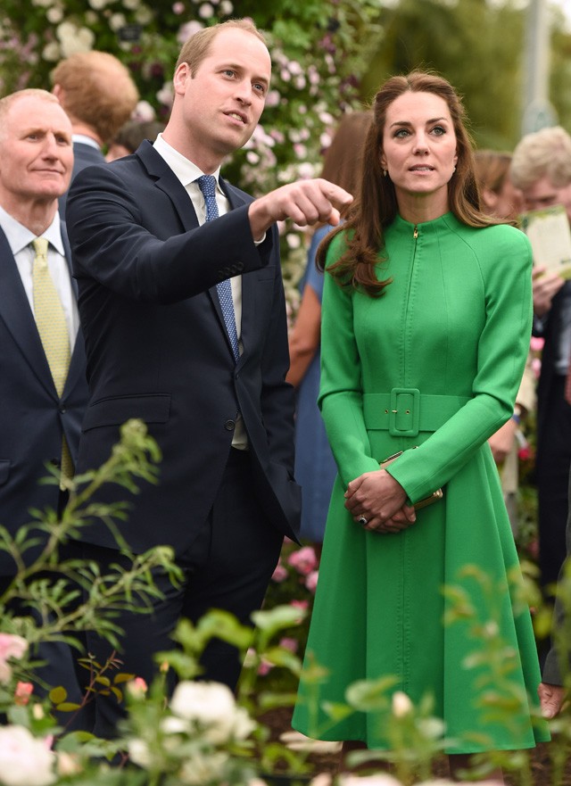 kate middleton, virágkiállítás, kabátruha, vilmos herceg, diana hercegnő, catherine walker