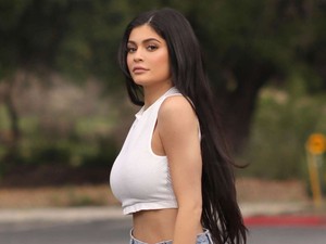 Kylie Jenner csizmájára nincsenek szavak, komolyan fáj, ha nézed