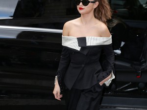 Láttál már Selena Gomez összeállításánál sikkesebbet?