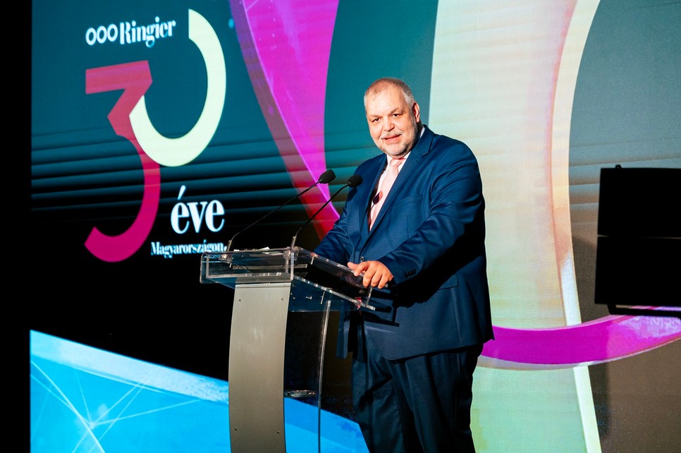 Kovács Tibor, a harminc éves Ringier Hungary ügyvezető igazgatója köszönti a vendégeket