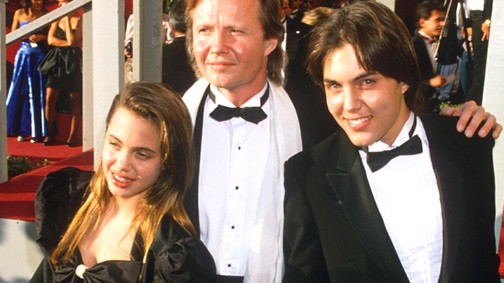 Ilyen volt Angelina Jolie az első vörös szőnyeges szereplésén