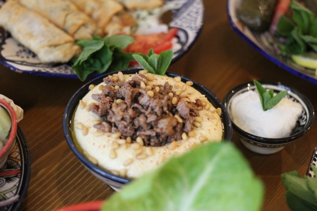 HUMMUS LAHMEH - Hummus, bárányhús, fenyőmag