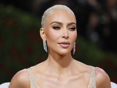 Kim Kardashian rózsaszín Balenciaga Barbie szettjétől szóhoz sem jutunk