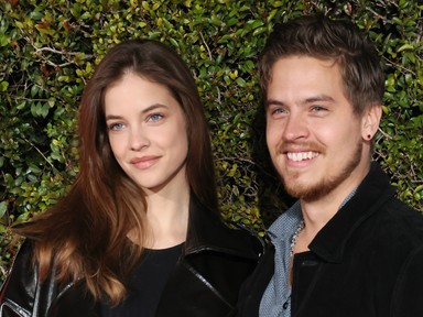 A legtermészetesebb pillanatban kapták lencsevégre Palvin Barbarát és Dylan Sprouse-t: íme a bizonyíték, hogy ugyanolyan emberek, mint bárki más