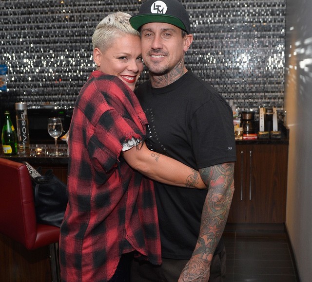 Pink elárulta: néha szívesen leszúrná a férjét egy villával!