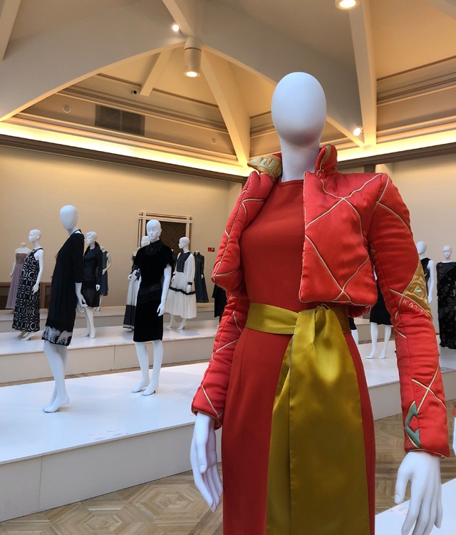 Zoób Katti retrospektív kiállítása megjósolja a jövő trendjeit