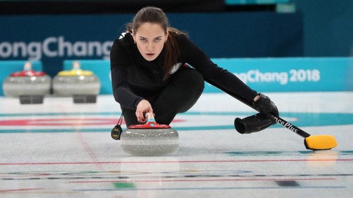 Olyan gyönyörű, mint egy modell! Odáig vannak az emberek a curlingjátékosért!
