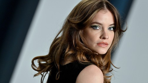 Palvin Barbara végzet asszonyának öltözött a Knives Out premierjén
