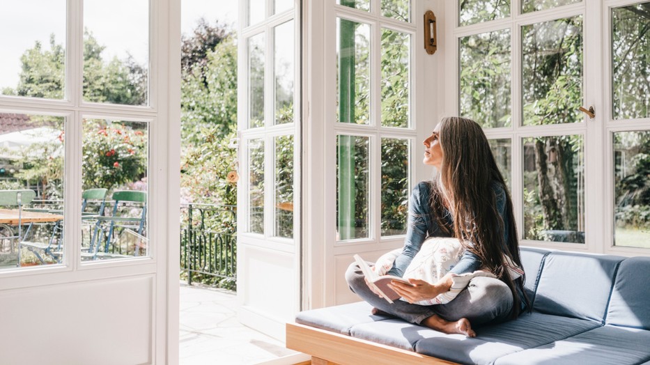 A németek a szellőztetés („lüften”) művészetére esküsznek, amely természetes módon távolítja el az otthoni kellemetlen szagokat