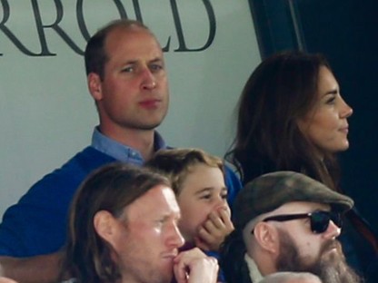 Ahogy György herceg tombol a focimeccsen, az maga a MINDEN