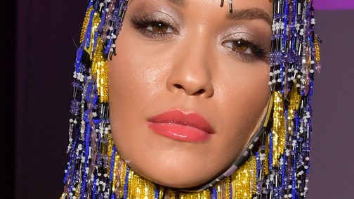 Rita Ora Teletubby ruhája a legviccesebb és lebizarrabb dolog, amit ma látni fogsz