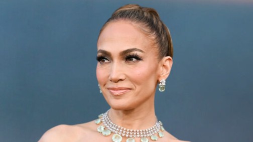 Jennifer Lopez ismét bebizonyította, hogy ő a pucérruhák koronázatlan királynője