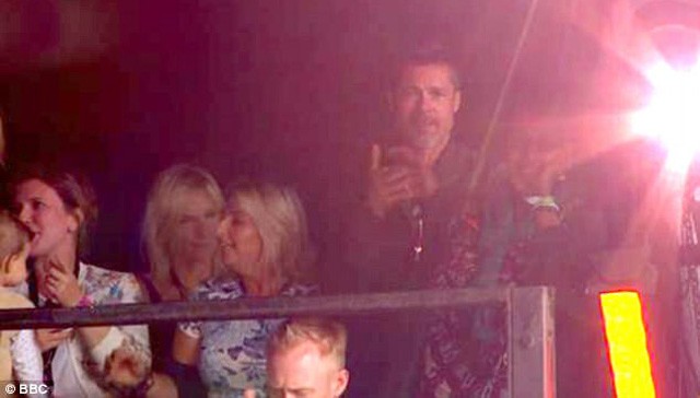 Hihetetlen! Brad Pitt mégsem Elle Macphersonnal randizik, hanem...